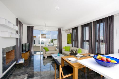 Luxury Cyprus Villa Marine Villa Private Pool Sea Front 1 BDR Paphos