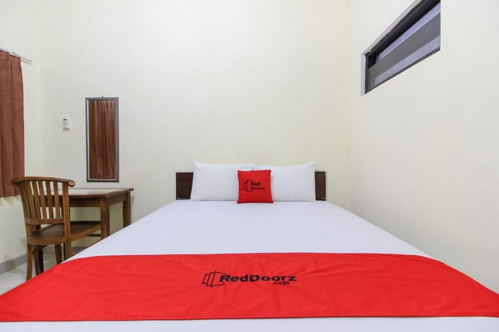 Reddoorz near Rumah Sakit Condong Catur in Depok, Indonesia