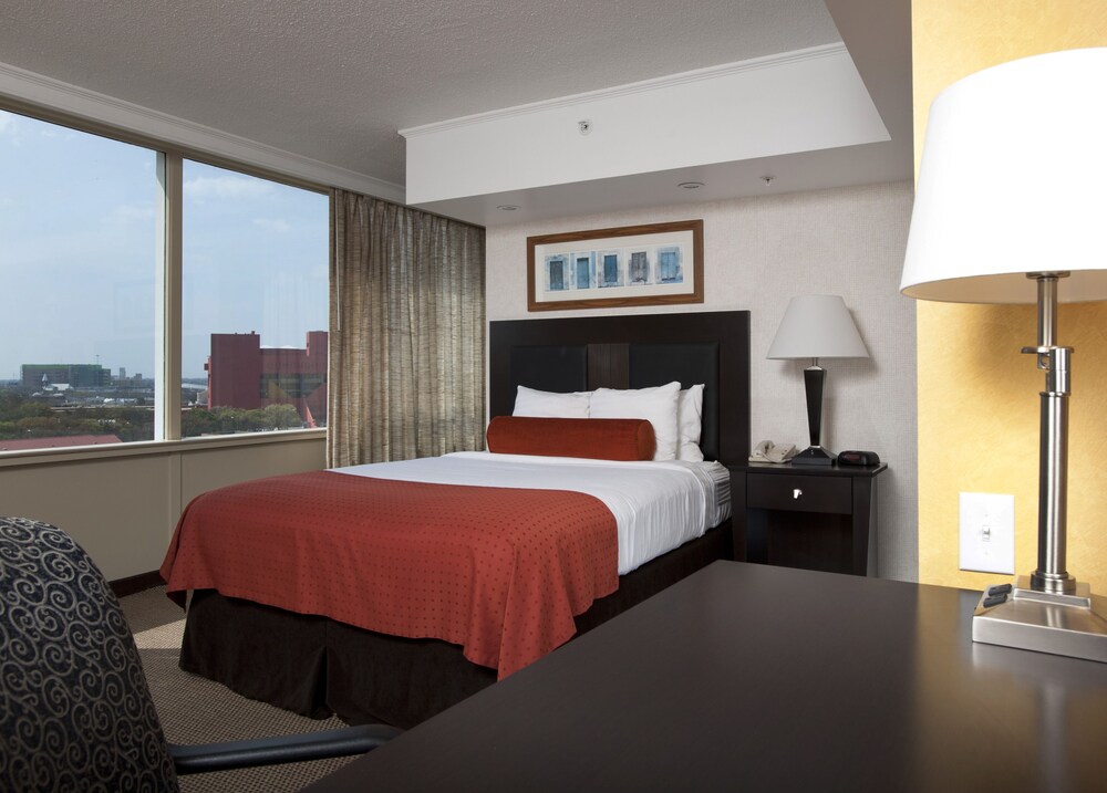 El Tropicano Riverwalk Hotel - photo 4
