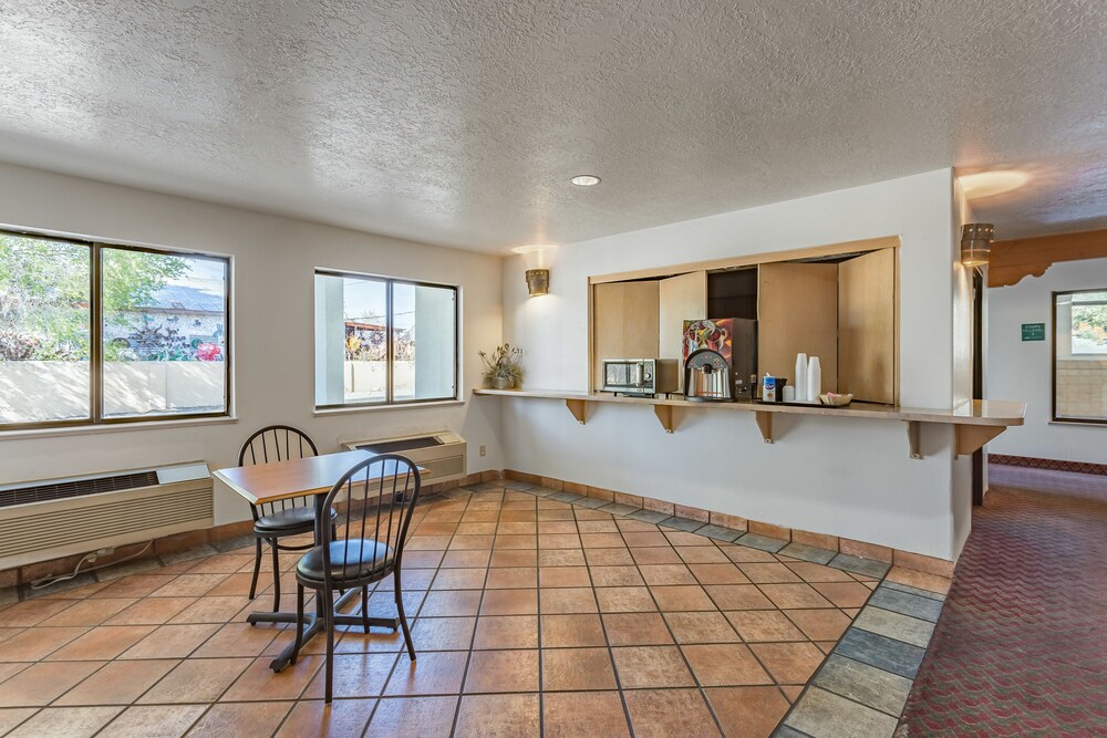 Motel 6 Santa Fe Central - photo 13
