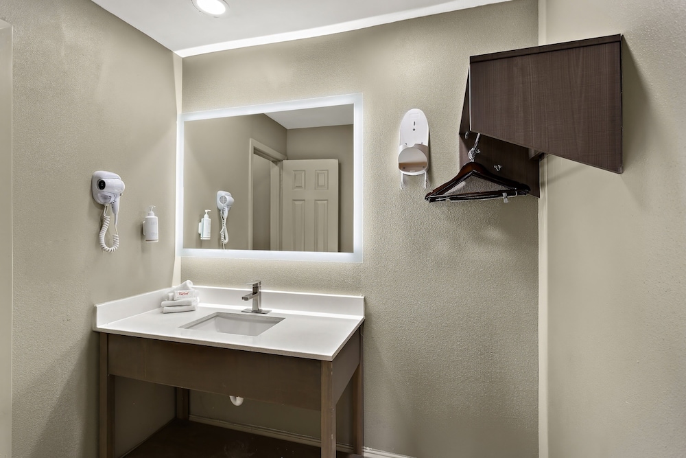 Red Roof Inn Redding - photo 24