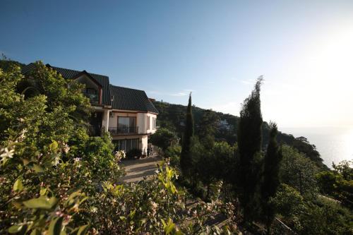 Mount Villa Kvariati