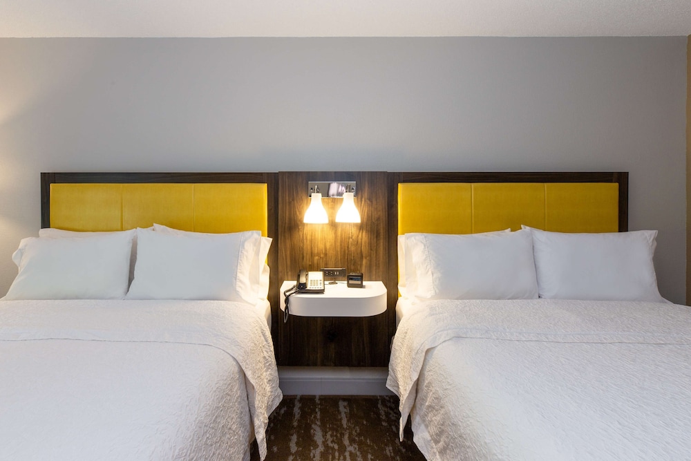 Hampton Inn & Suites Raleigh Cary Lenovo Center - photo 11