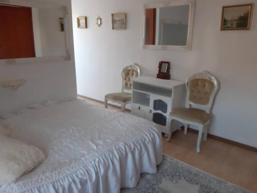 Zajazd Ponikiew Noclegi Wadowice — hotel in Wadowice