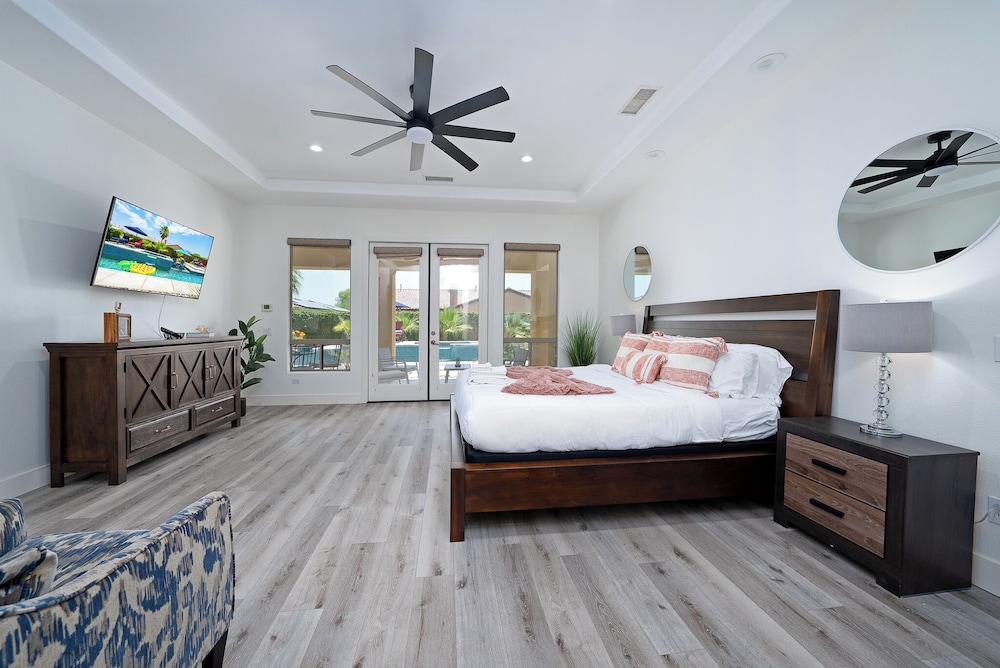 Luxurious 5BR Resort Style Home w Pool & Spa - photo 8