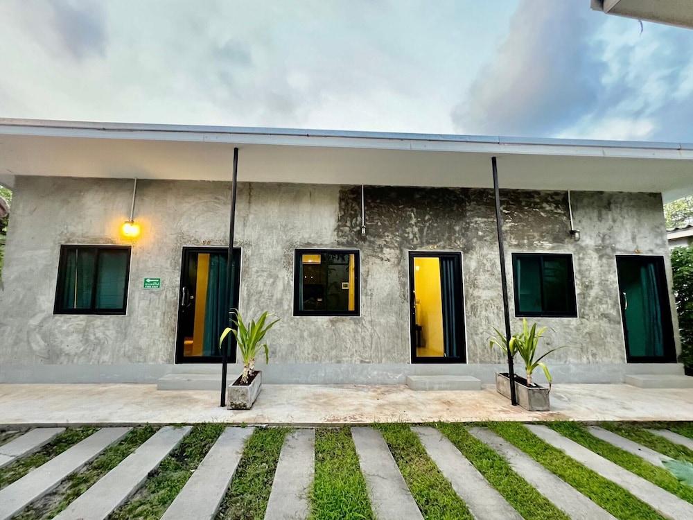 Phupha Beach Resort in Klaeng, Thailand