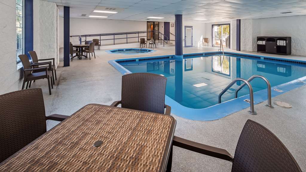 Charlevoix Inn & Suites SureStay Collection by Best Western - photo 7