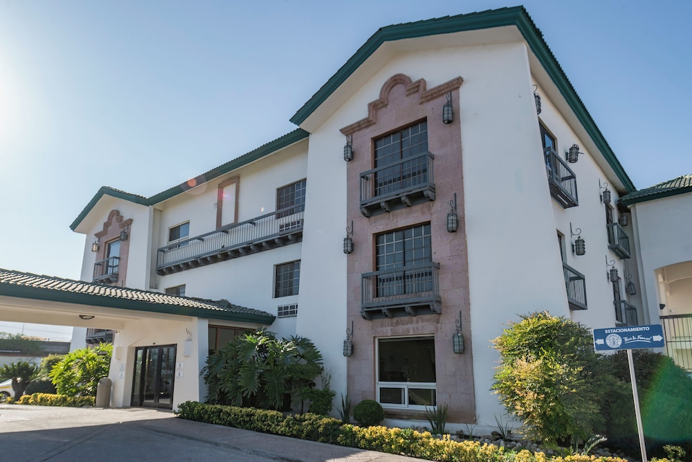 Quinta Dorada Hotel & Suites