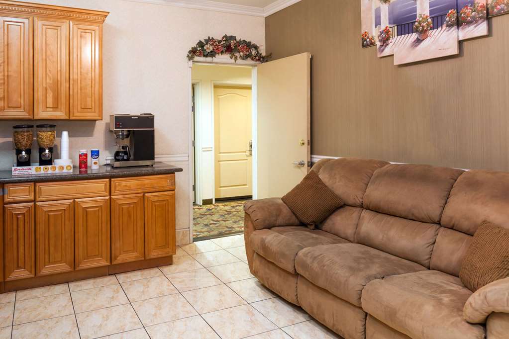 Howard Johnson By Wyndham Bakersfield CA - photo 16