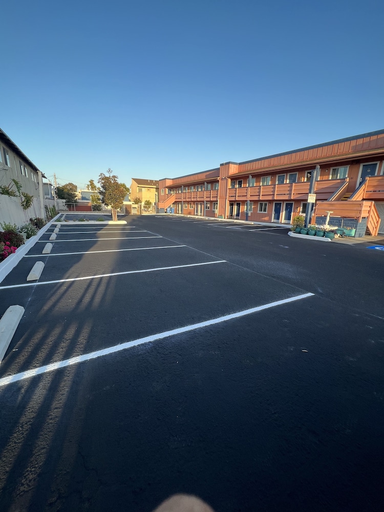 American Inn Grover Beach - photo 24