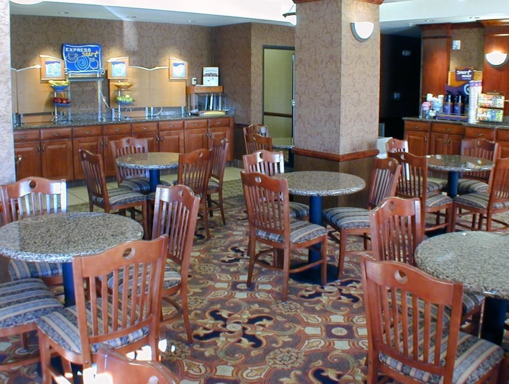 Holiday Inn Express & Suites Barstow Route 66 by IHG - photo 61