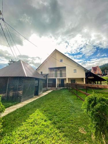 Cabana Izvorul Ariesului — 4-Star Luxury Hotel in Vartop, Romania