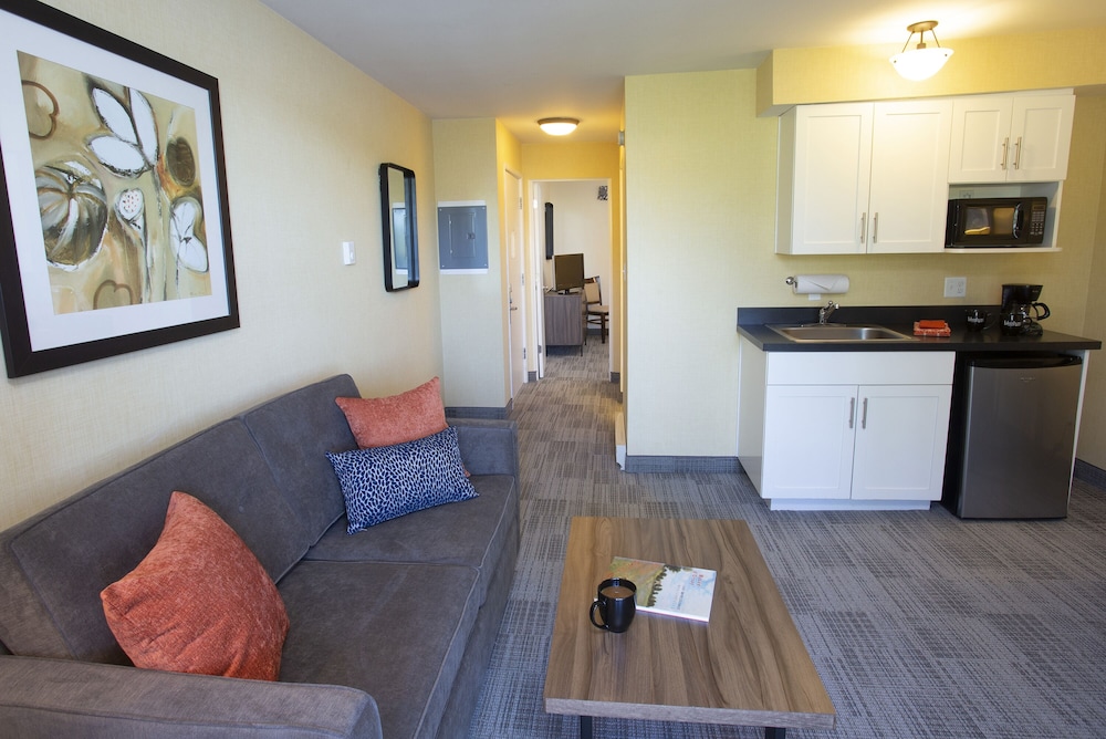 Lakeshore Inn - photo 12