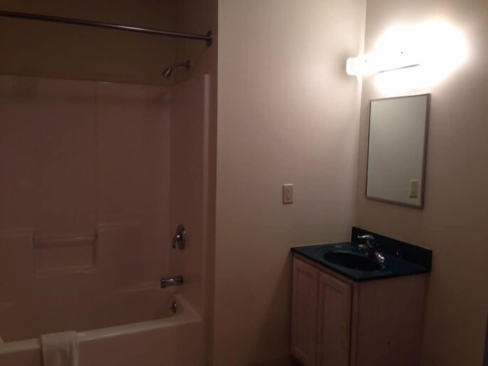All Suites Inn Budget Host - photo 29