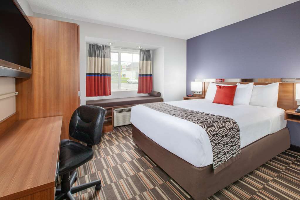 Microtel Inn & Suites by Wyndham Pittsburgh Airport - photo 7