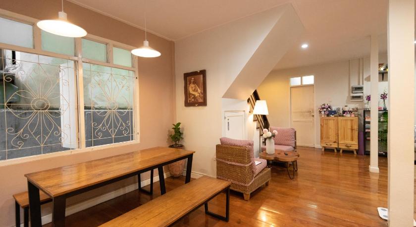 Dara Three Hostel ดาราตรี