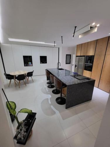 Splendid Apartment Nice Quality Fittings — 4-Star Luxury Hotel in Nice, France