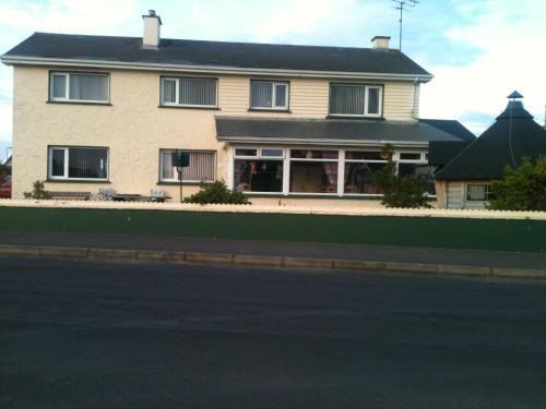 Ceecliff House 14975245 — Muff