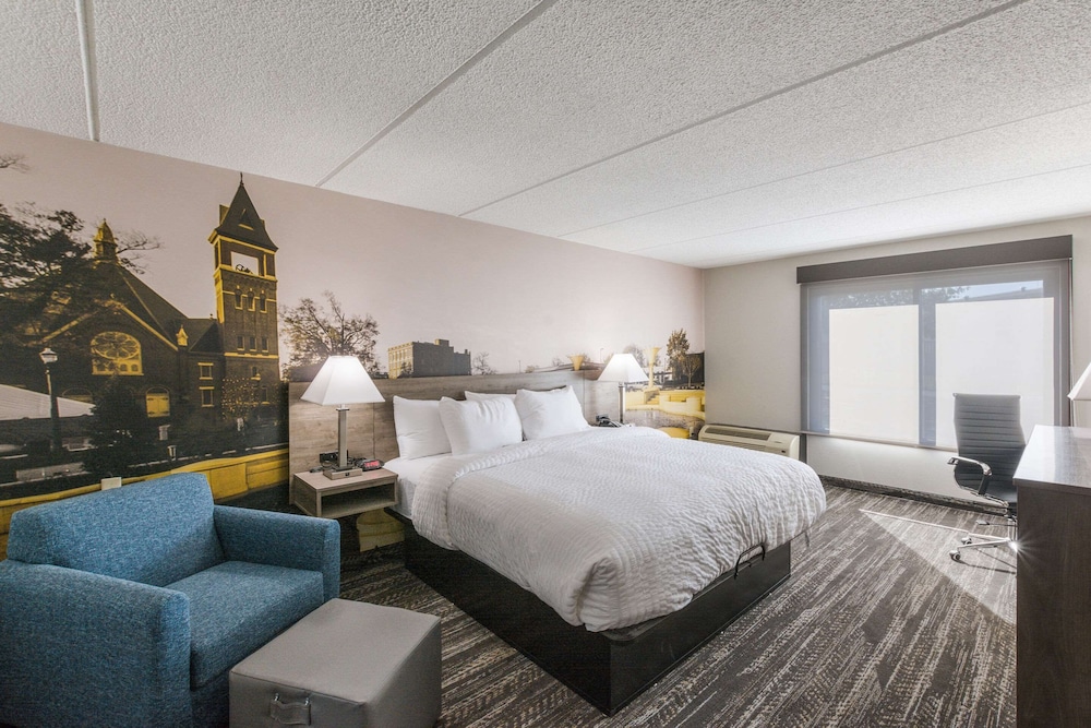 Clarion Pointe Rock Hill Near University - carbon neutral hotel in Rock Hill