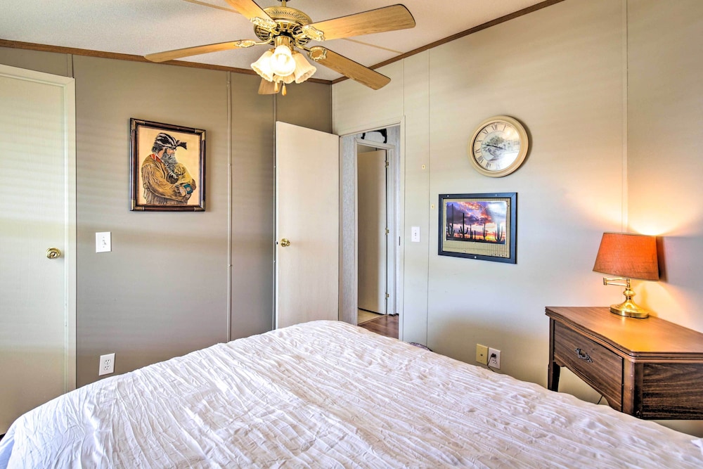 Cozy Yuma Retreat with Furnished Patio and Grill pet-friendly hotel Fortuna