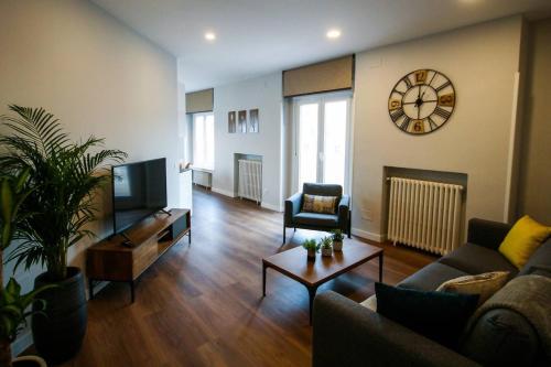 Apartamento con Terraza a Gran Vía y Palacio Real — 4-Star Luxury Hotel in Madrid, Spain
