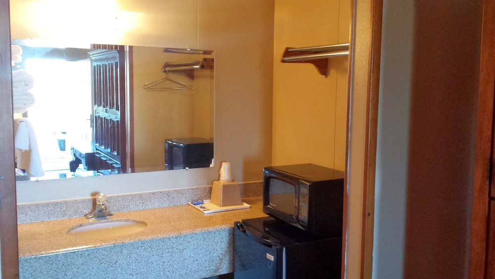Carefree Inn Flatonia - photo 16