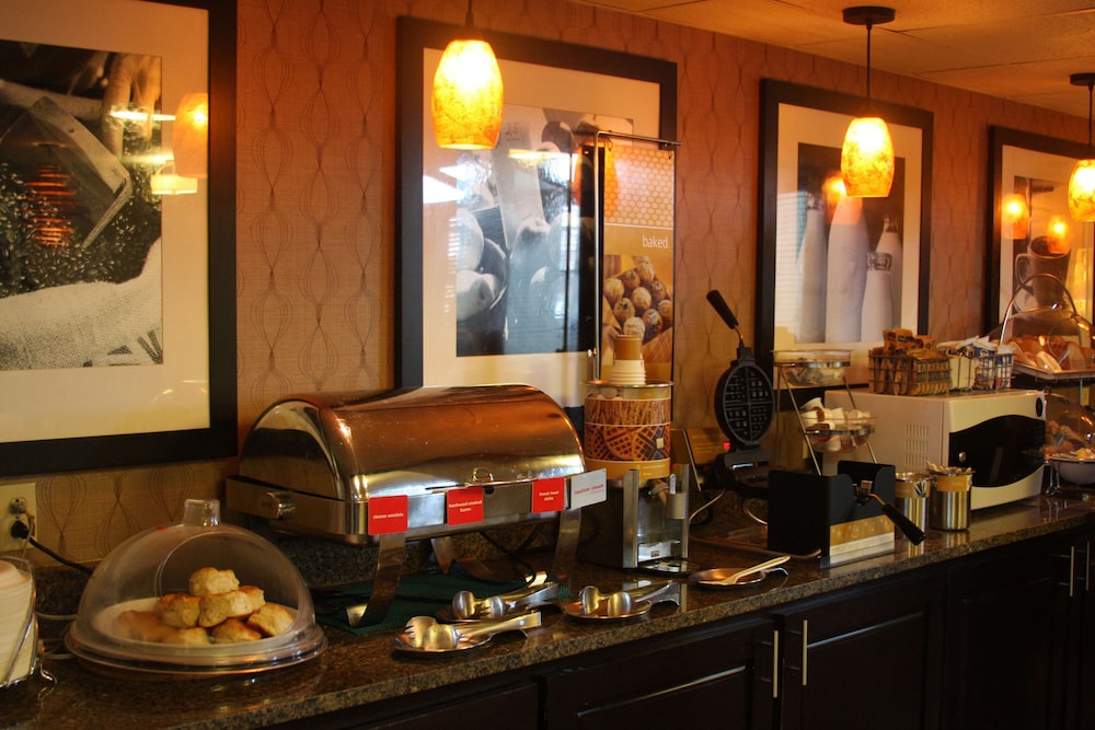 Hampton Inn Russellville - photo 46