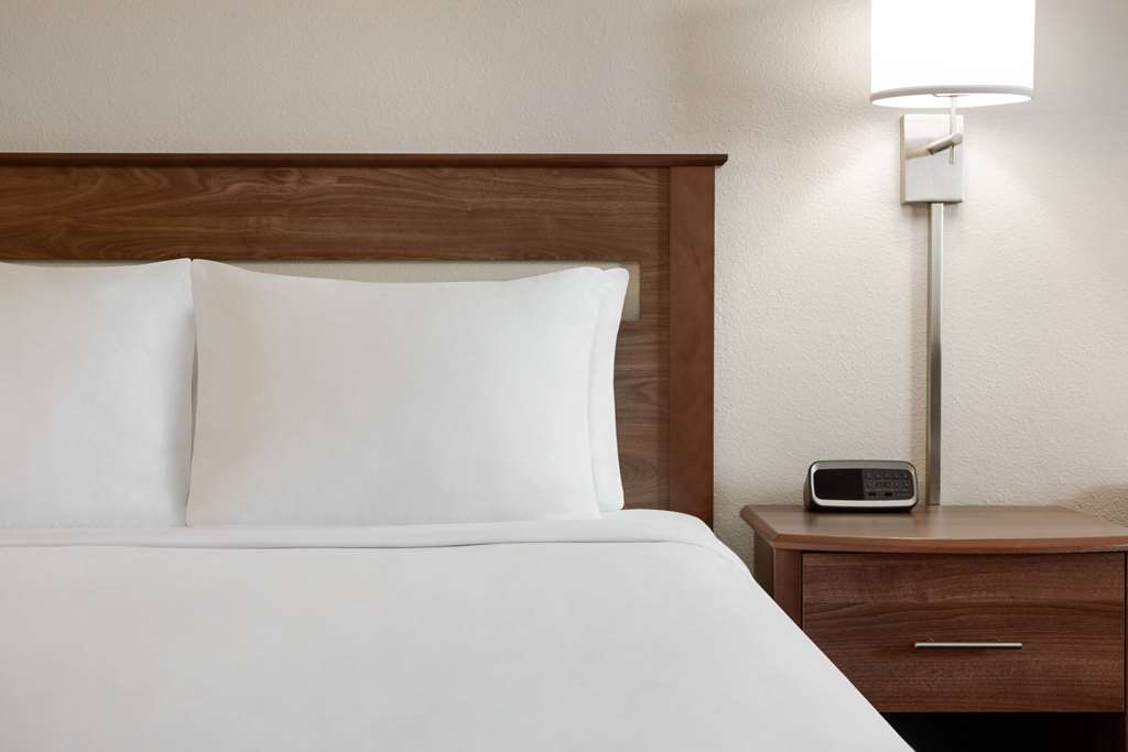Travelodge by Wyndham Vaughn - photo 14