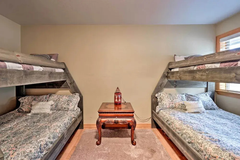 Sand Volleyball and Deck Munds Park Getaway — hotel in Big Park