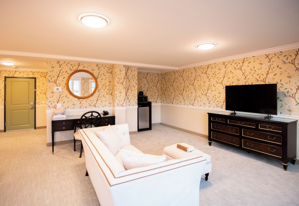 The Pathmaker Hotel - photo 24