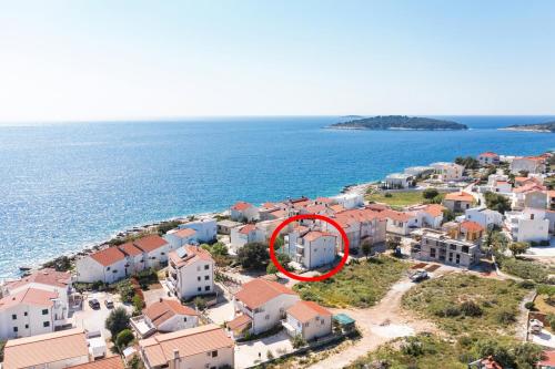 Apartments by the sea Rogoznica 17129 — 4-Star Luxury Hotel in Rogoznica, Croatia