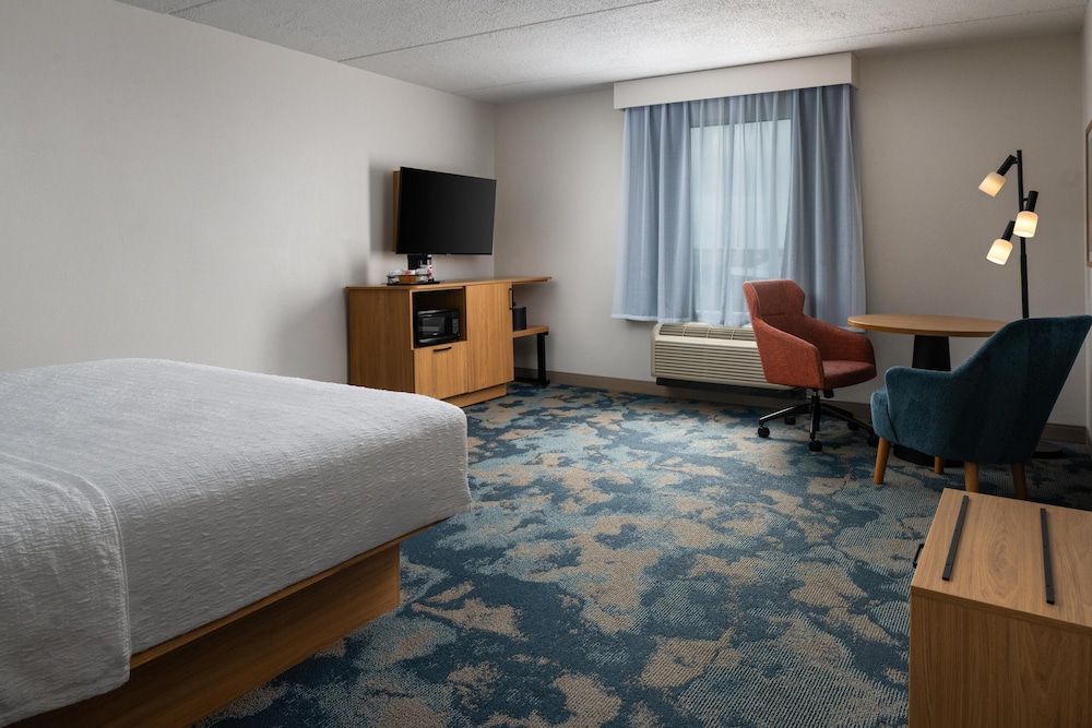 Hampton Inn Neptune Wall - photo 14