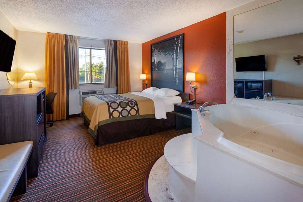 Super 8 by Wyndham Roseville Detroit Area - photo 24