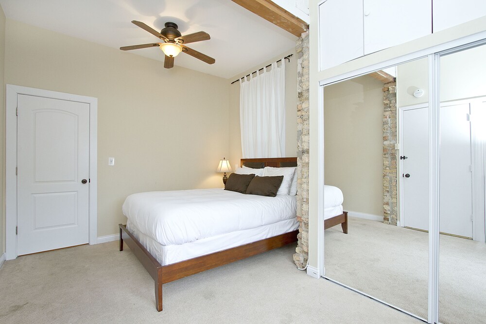 Lovely 3BR in Lake View by Sonder - photo 2
