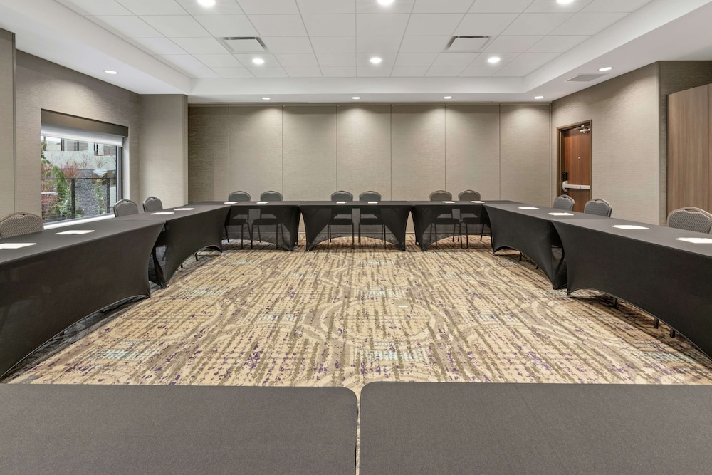 Hampton Inn & Suites Spokane Downtown South - photo 56