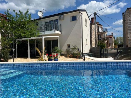 Villa AMore Radini with a private heated saltwater pool and private parking — 4-Star Luxury Hotel in Brtonigla, Croatia