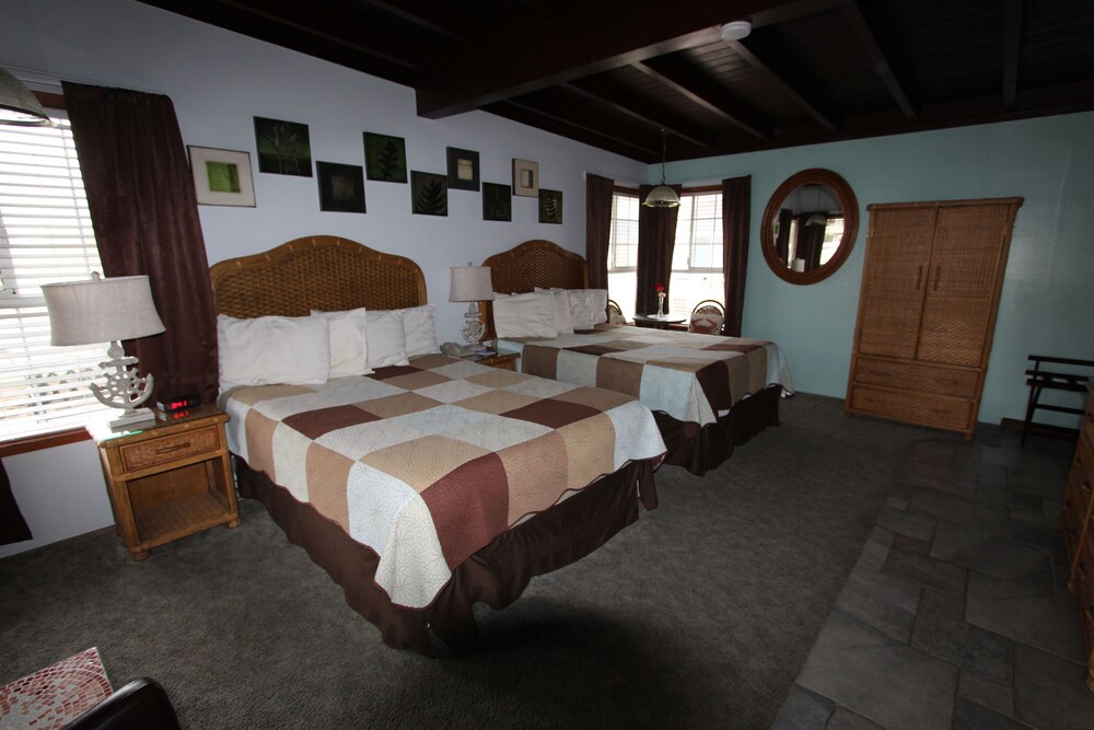 Edgewater Beach Inn - photo 21
