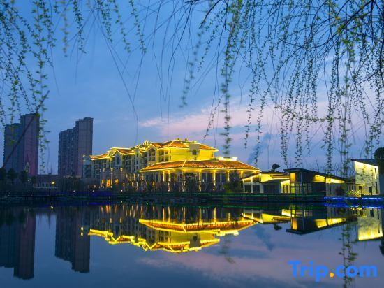 Phoenix Lake International Resort Hotel in Quzhou, People's Republic of China