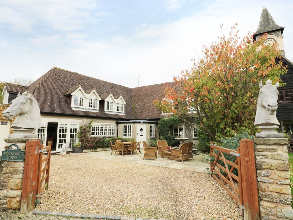 Freestone House — 4-Star Luxury Hotel in Rugby, United Kingdom
