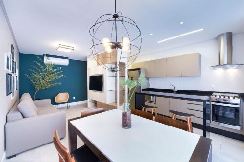 Porto Fino 106 Lindo Apartamento no Centro de Bombinhas a 260 Metros da Praia com Ótimo Custo Benefício.