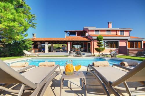 Ines - carbon neutral hotel in Pula