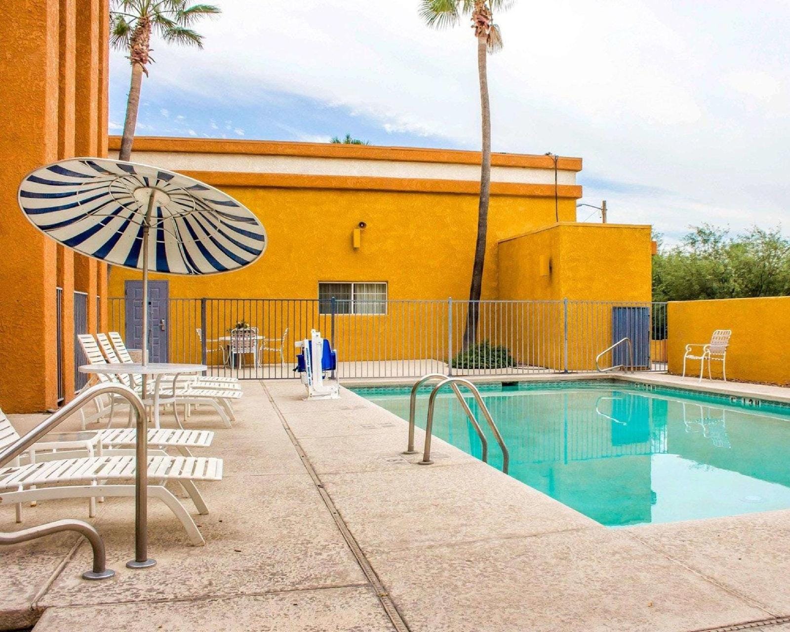 Motel 6 Tucson AZ Airport Kino Sports Complex - photo 4