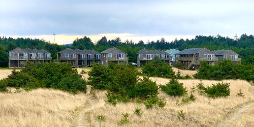 Lighthouse Oceanfront Resort - photo 17