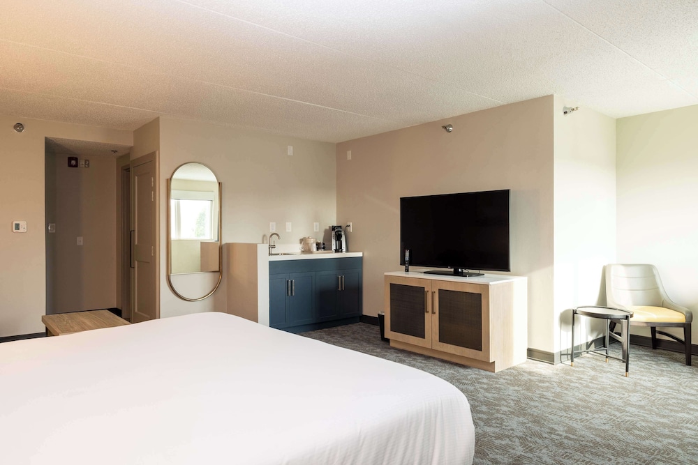 DoubleTree by Hilton Austin MN - photo 5