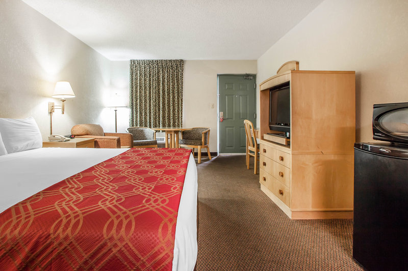Motel 6 Nashville - photo 24