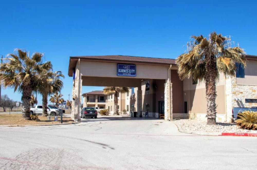 Karnes City Lodge By OYO Hwy 181 - photo 39