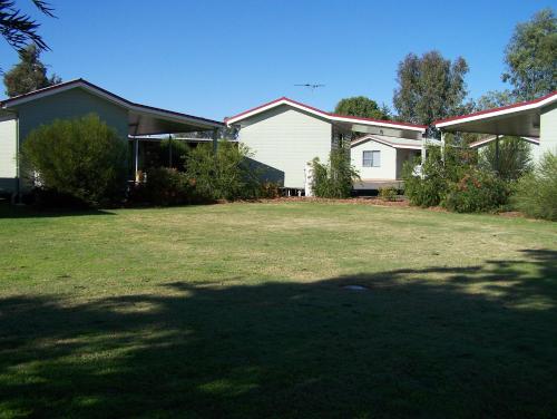 Mitchell Motel & Cabins — Mitchell — photo 2