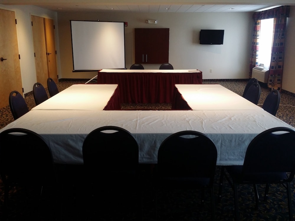 Holiday Inn Express & Suites Richland by IHG - photo 38