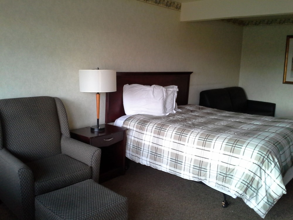 Richland Inn and Suites - photo 5