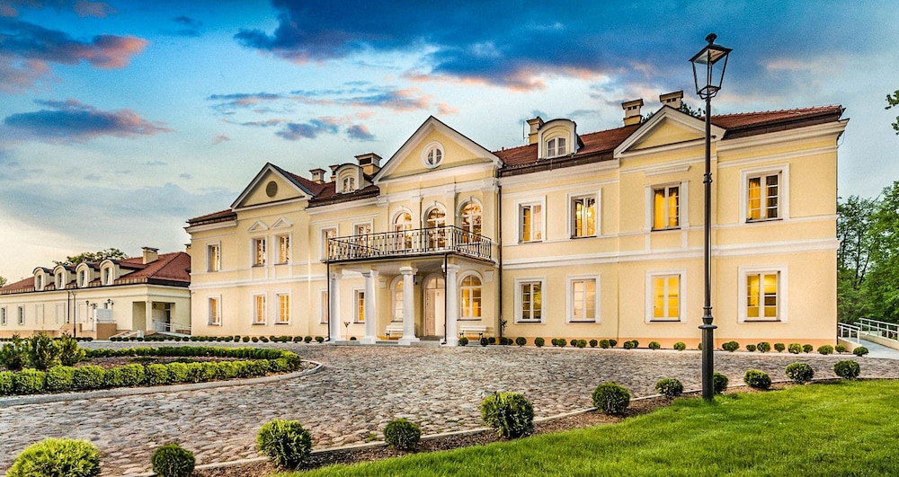 Hotel Sobienie Królewskie — hotel in Sobienie Jeziory